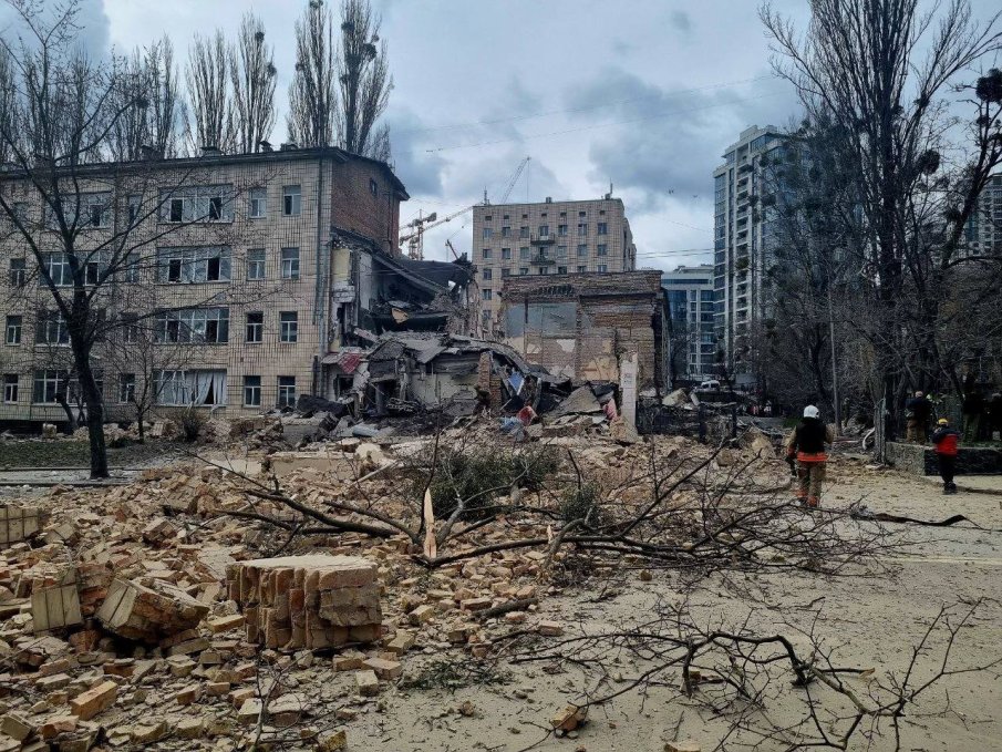 Русия атакува Киев с хиперзвукови ракети, Зеленски поиска допълнителна ПВО