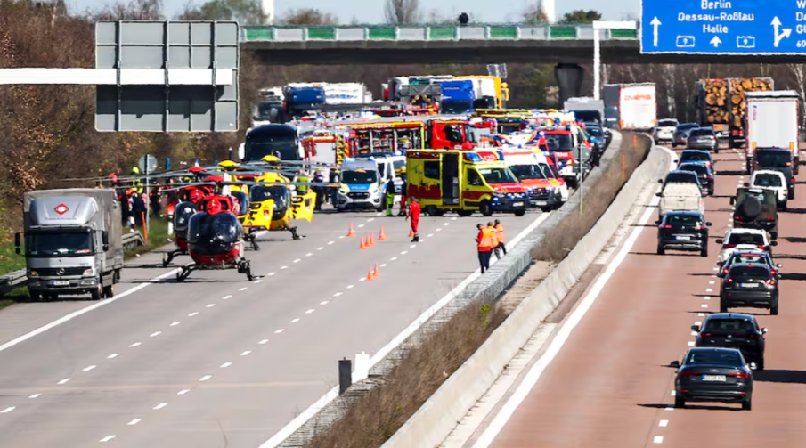 Зловеща катастрофа с автобус в Германия, петима са загинали