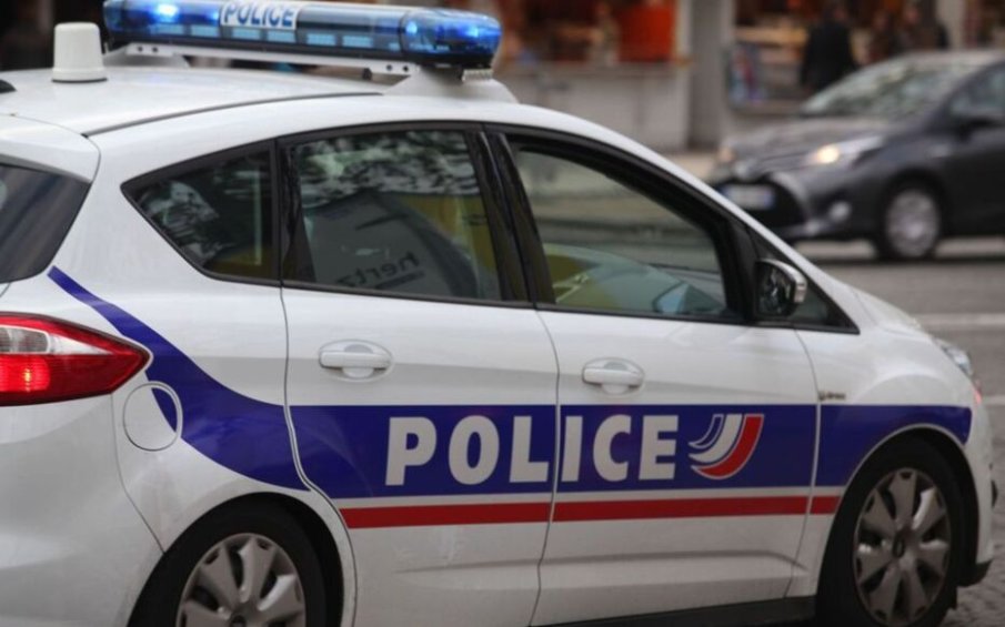 8-годишен ученик заплаши с два ножа учителката си и полицията във Франция