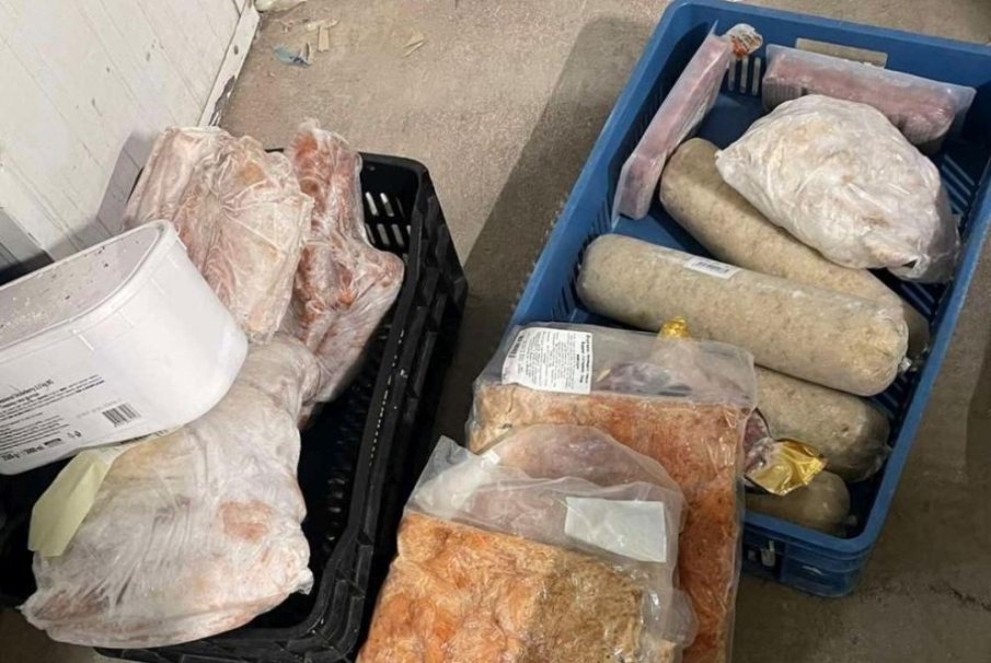Иззеха 120 килограма негодни храни от магазини в Самоков (СНИМКИ)