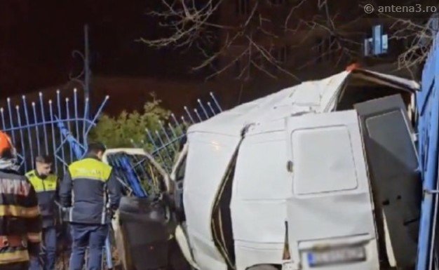 Българи самокатастрофираха брутално в Румъния, трима са ранени (СНИМКИ)
