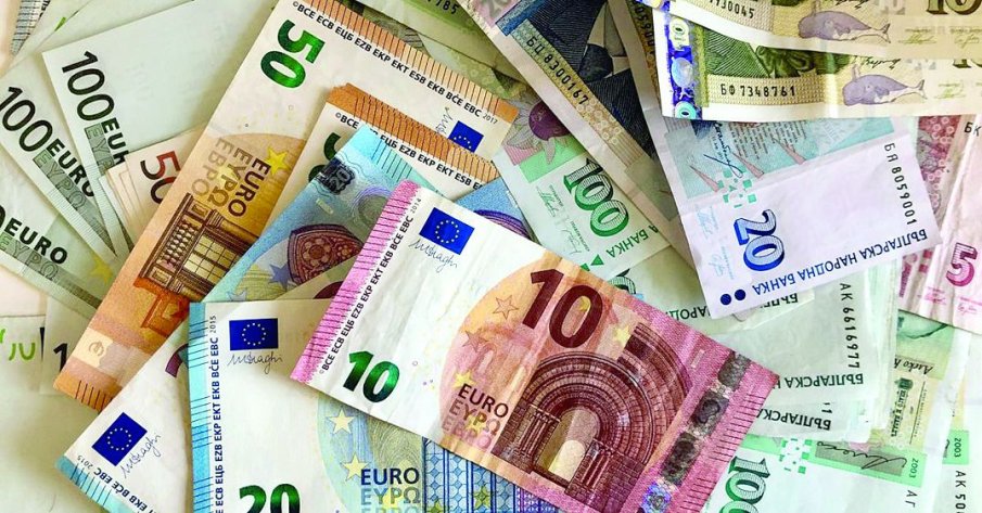 ЕП одобри таван от 10 000 евро за плащане в брой