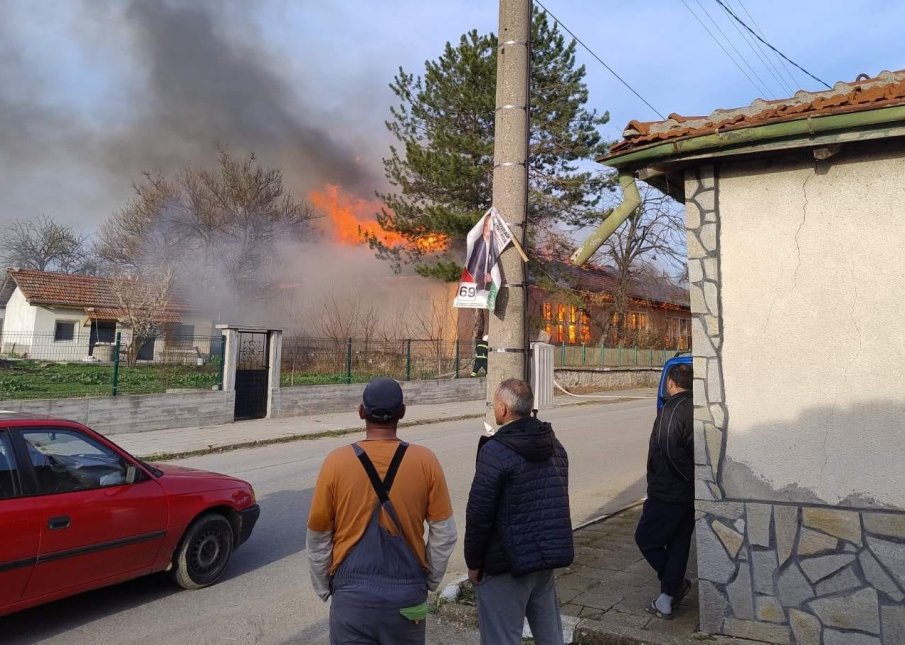Училище в първомайско село изгоря до основи след умишлен палеж