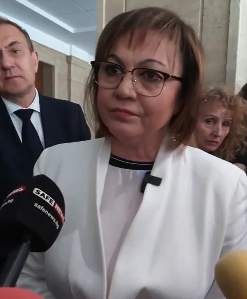 ПИК TV: Корнелия Нинова: Докато си мерят пачките, парламентът изтича...Ще излизат още записи и снимки (ВИДЕО)