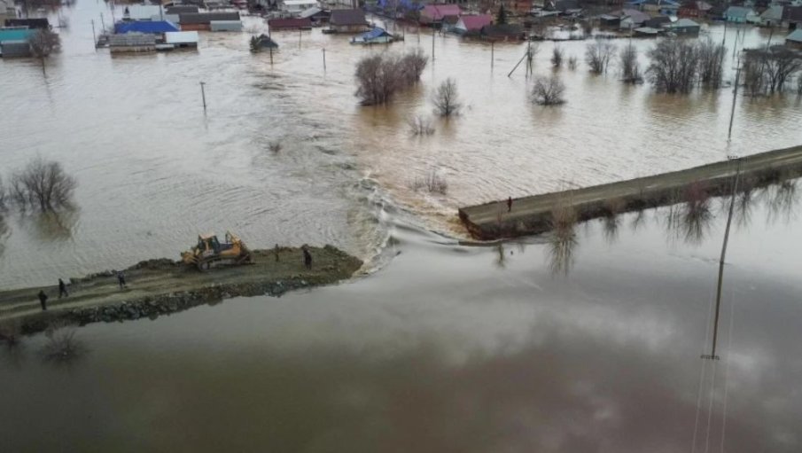 Бързото топене на снега предизвикало рекордните наводнения в Русия