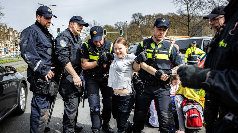 Полицията в Хага закопча екоактивистката Грета Тумберг (ВИДЕО)