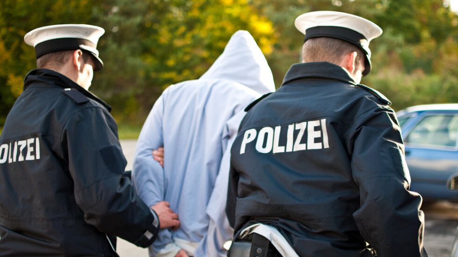 Заловиха четирима тийнейджъри за готвен терор в Германия