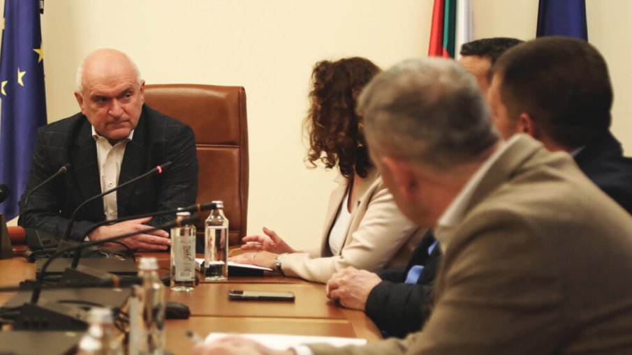 Главчев свика кабинета: Няма непосредствена заплаха за националната сигурност на България