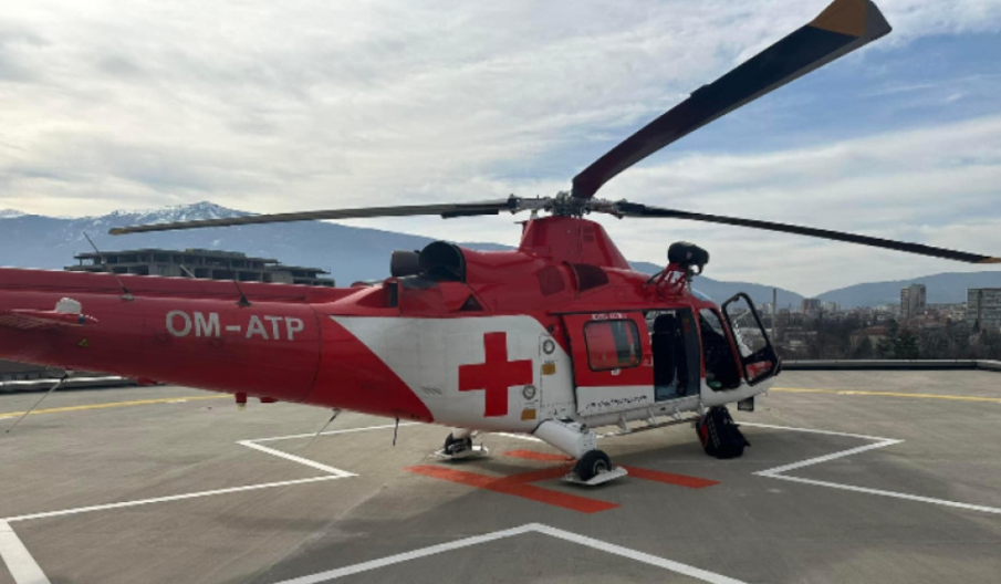 Медицинският хеликоптер транспортира личен лекар с тежка черепно-мозъчна травма