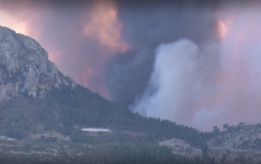 Огромен горски пожар бушува в Испания