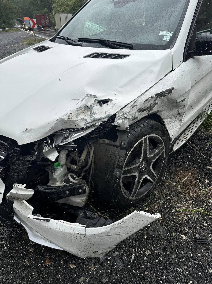 Хлапак без книжка катастрофира, откриха дрога в колата му