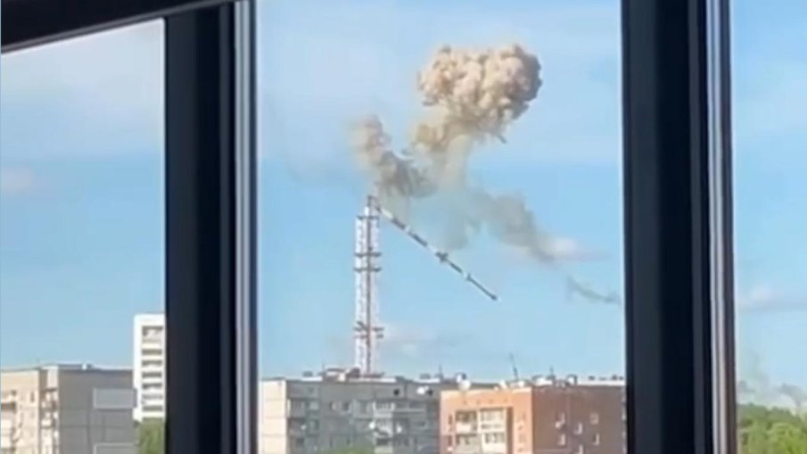 Руски удар срути телевизионната кула в Харков (ВИДЕО)