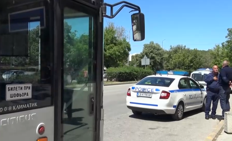 Шофьор на автобус нападна контрольори в Пловдив