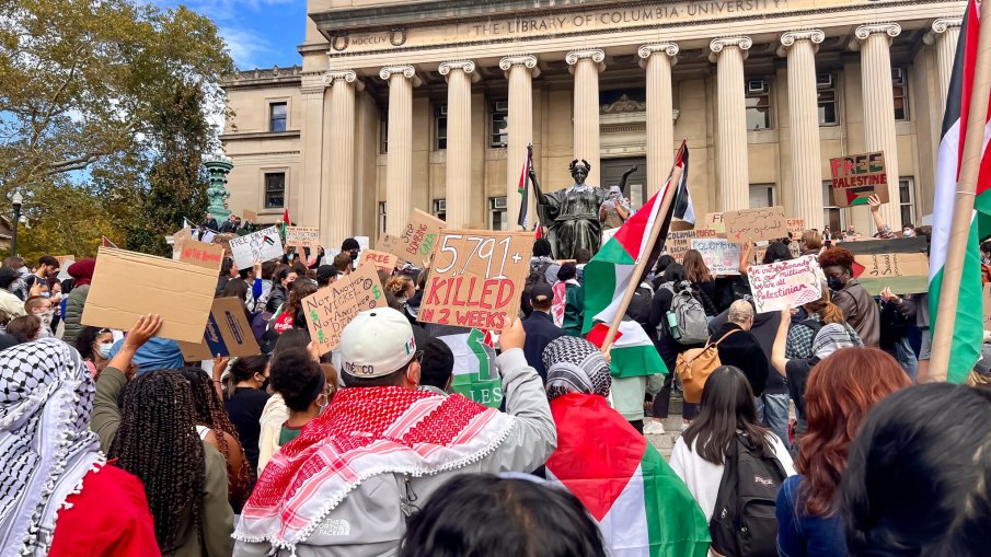 НОВИ ПРОТЕСТИ: Студенти окупираха Колумбийския университет в защита на палестинците (ВИДЕО)