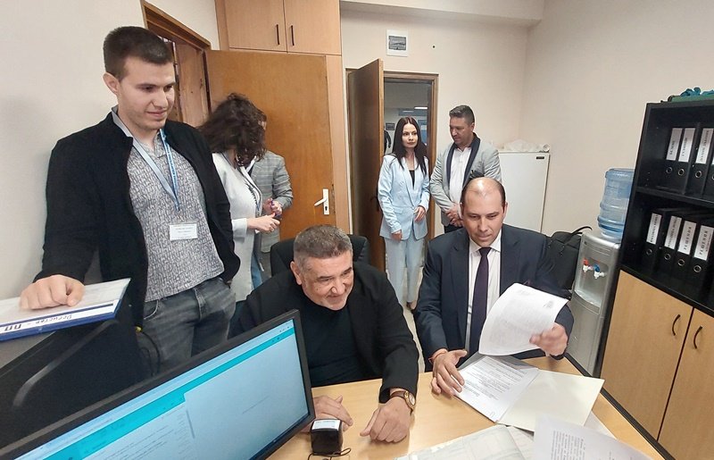 ГЕРБ-СДС в Плевен регистрира листата си с кандидат депутати