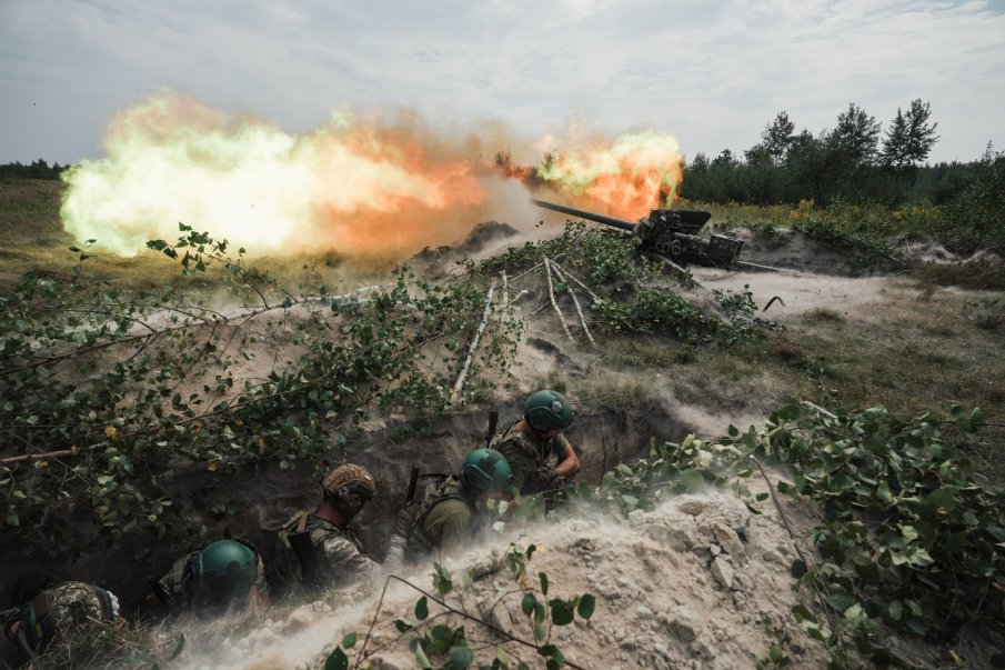 Тежки сражения в Украйна. Руснаците настъпват в Харковска област
