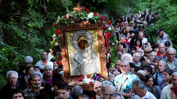 ТРАДИЦИЯ: Литийно шествие с чудотворната икона от Бачковския манастир