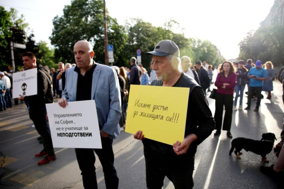 Софиянци са на протест срещу транспортното безумие на Васил Терзиев и Борис Бонев, искат им оставките