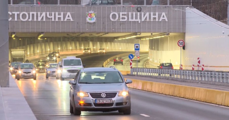ВНИМАНИЕ, ШОФЬОРИ: Верижна катастрофа затвори тунела към „Люлин“