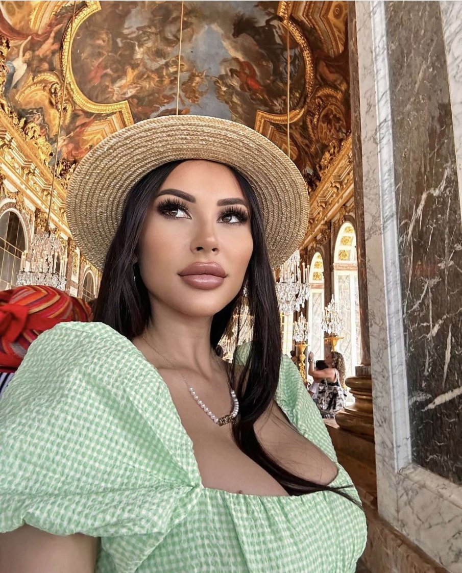 Мисис България Станислава Андреева - на червения килим в Кан (СНИМКИ)