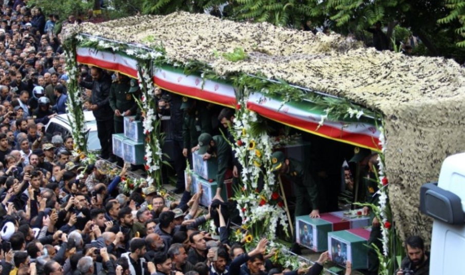 Погребаха президента на Иран в свещения град Машхад