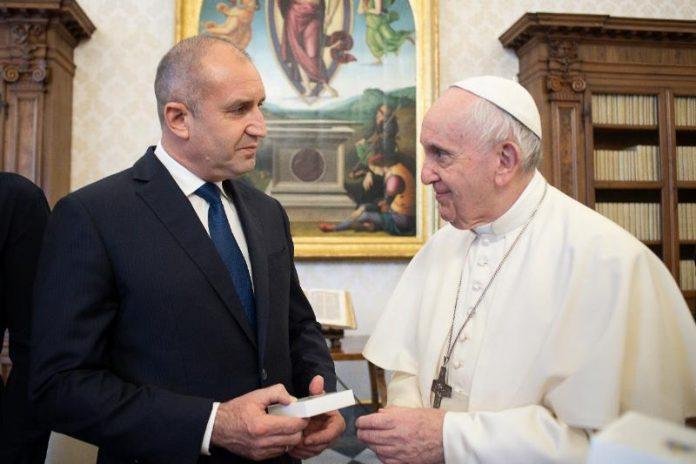 Румен Радев заминава за Ватикана по повод 24 май