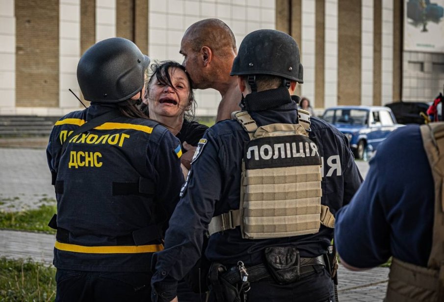 Расте броят на жертвите на руска атака в Харков