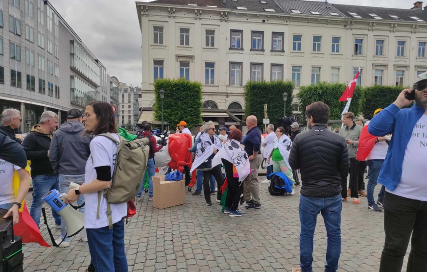 В Брюксел млекопроизводителите поискаха справедливо възнаграждение за труда си