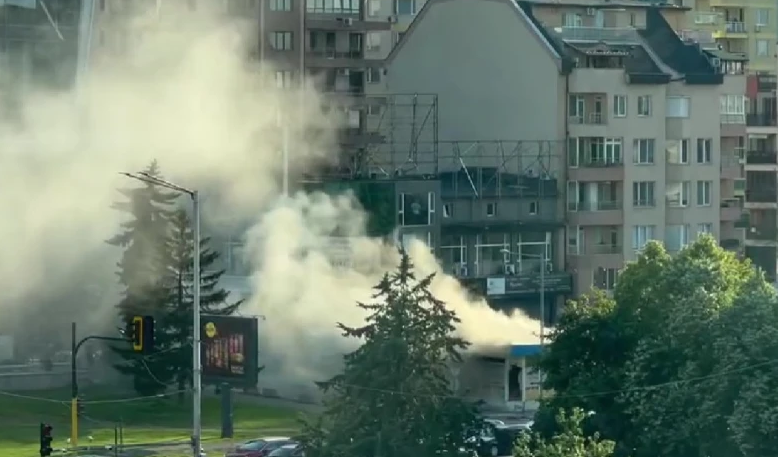 Пожар пламна между два столични булеварда