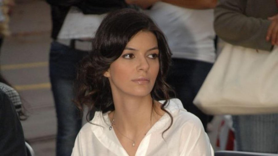 САМО В ПИК И РЕТРО: Снахата на Васил Божков хукна из София по хавлия (Снимка)