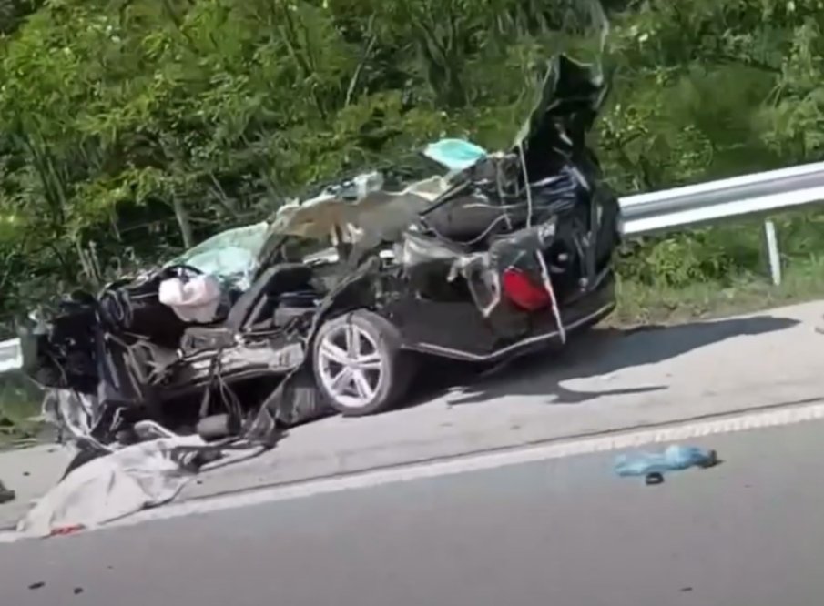 ИЗВЪНРЕДНО В ПИК! Брутална катастрофа на магистрала Тракия - от автомобила нищо не е останало (ВИДЕО)