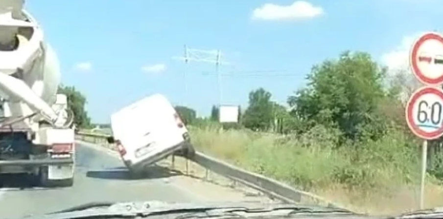 Шофьор яхна мантинелата на околовръстния път на Пловдив