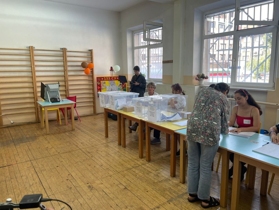 Изборни експерти за проблемите с машините и нарушенията в деня на вота 2 в 1