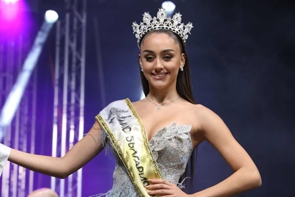 ИЗНЕНАДА: Отнемат короната на Мис България - украинката Елизабет Кравец