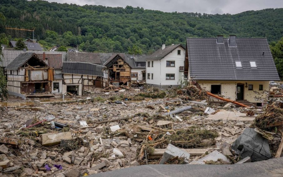 Най-малко четири жертви на наводненията в Германия