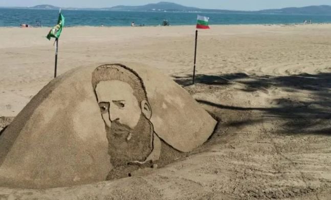 Чужденци изваяха лика на Ботев на бургаския плаж