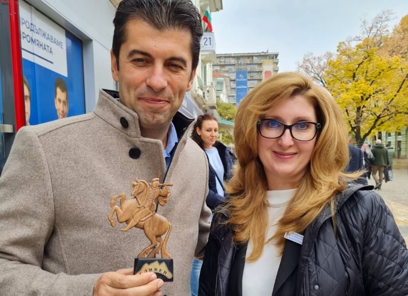 ГЪРМИ СКАНДАЛ! ППДБ се оплетоха в безкрайни лъжи! Водачка на листа мами и замазва (ДОКУМЕНТИ)