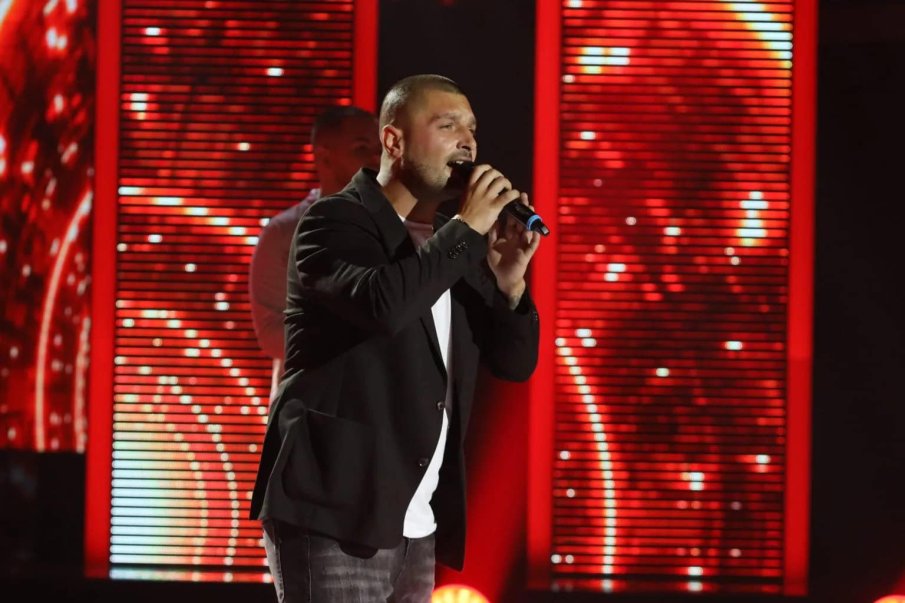 Българинът Яни Янков - на финала на култово музикално шоу в Сърбия