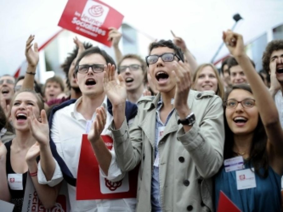 Френската левица в паника, обединява се в Народен фронт за парламентарните избори