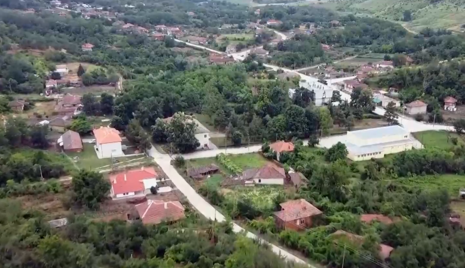 Торнадо вилня в Силистренско: Има отнесени покриви и изкоренени дървета
