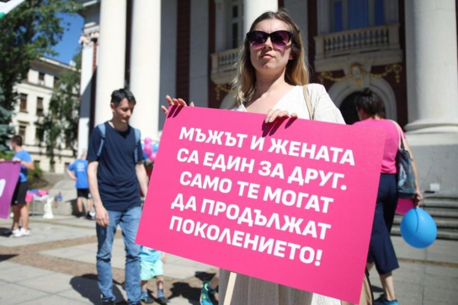 Поход в защита на семейните ценности тече в София