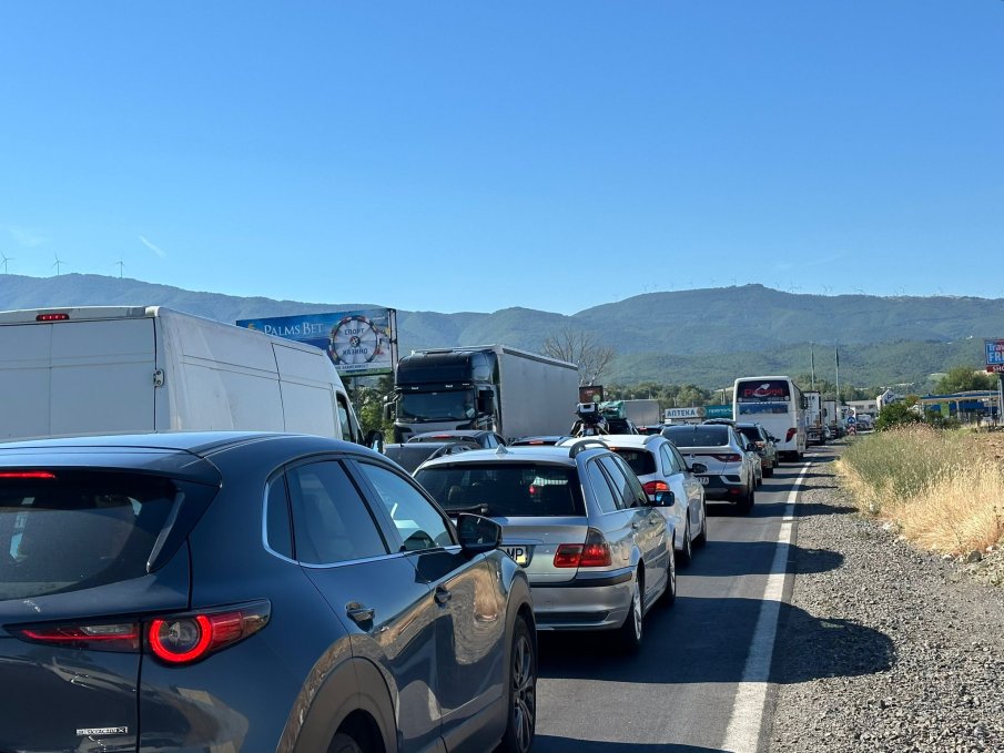 Възстановено е движението на камиони в двете посоки на границата с Гърция