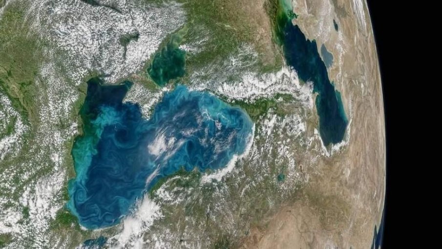Черно море е изменило рязко цвета си, обяви НАСА