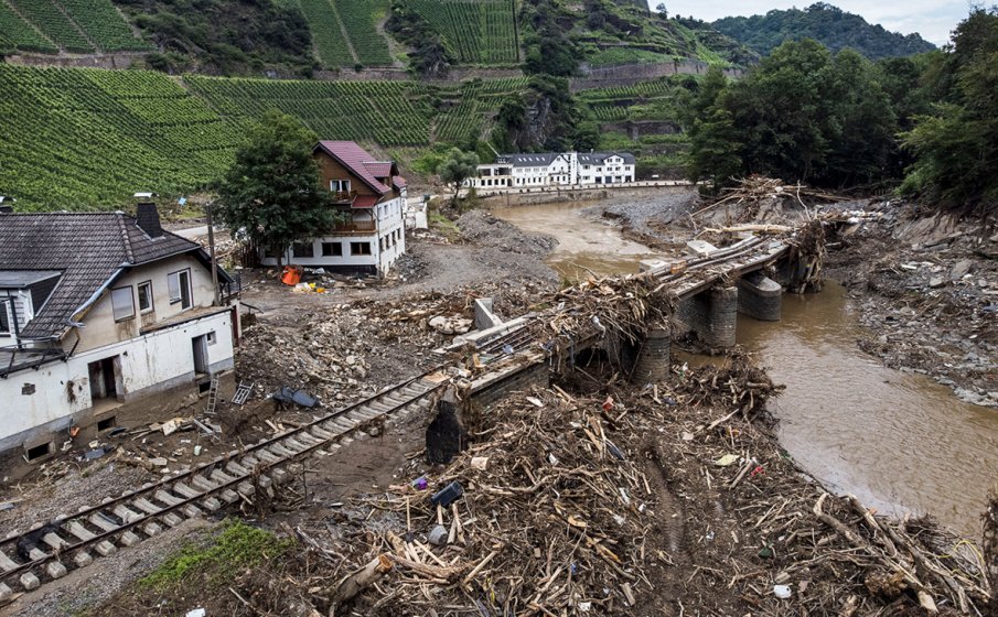 Трима изчезнали след проливни дъждове в Швейцария
