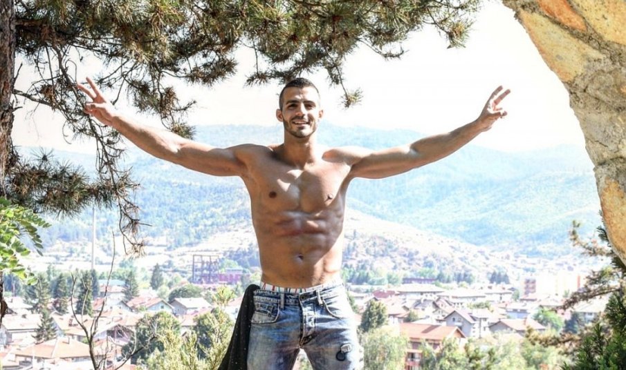 Спрегнаха еротичен модел от Пловдив за новия Ерген