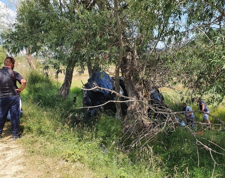 Шофьор загина, а тримата му спътници са ранени при катастрофа в Сливенско