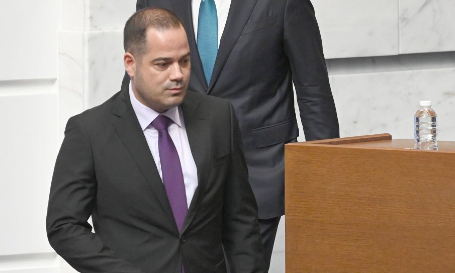 Депутатите ще изслушат Калин Стоянов за доброволното предаване на Брендо