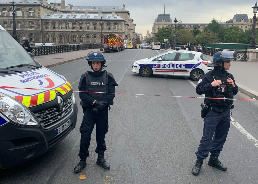 Вързан и пребит до смърт: Откриха мъртъв пазач в хотел в Париж