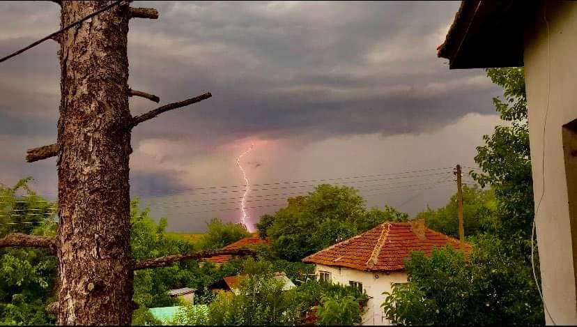 Страшна буря потопи България (СНИМКИ/ВИДЕО)