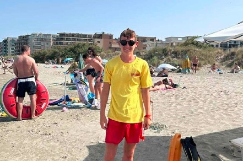 19-годишният Християн спаси момиче, давещо се на плаж в Поморие